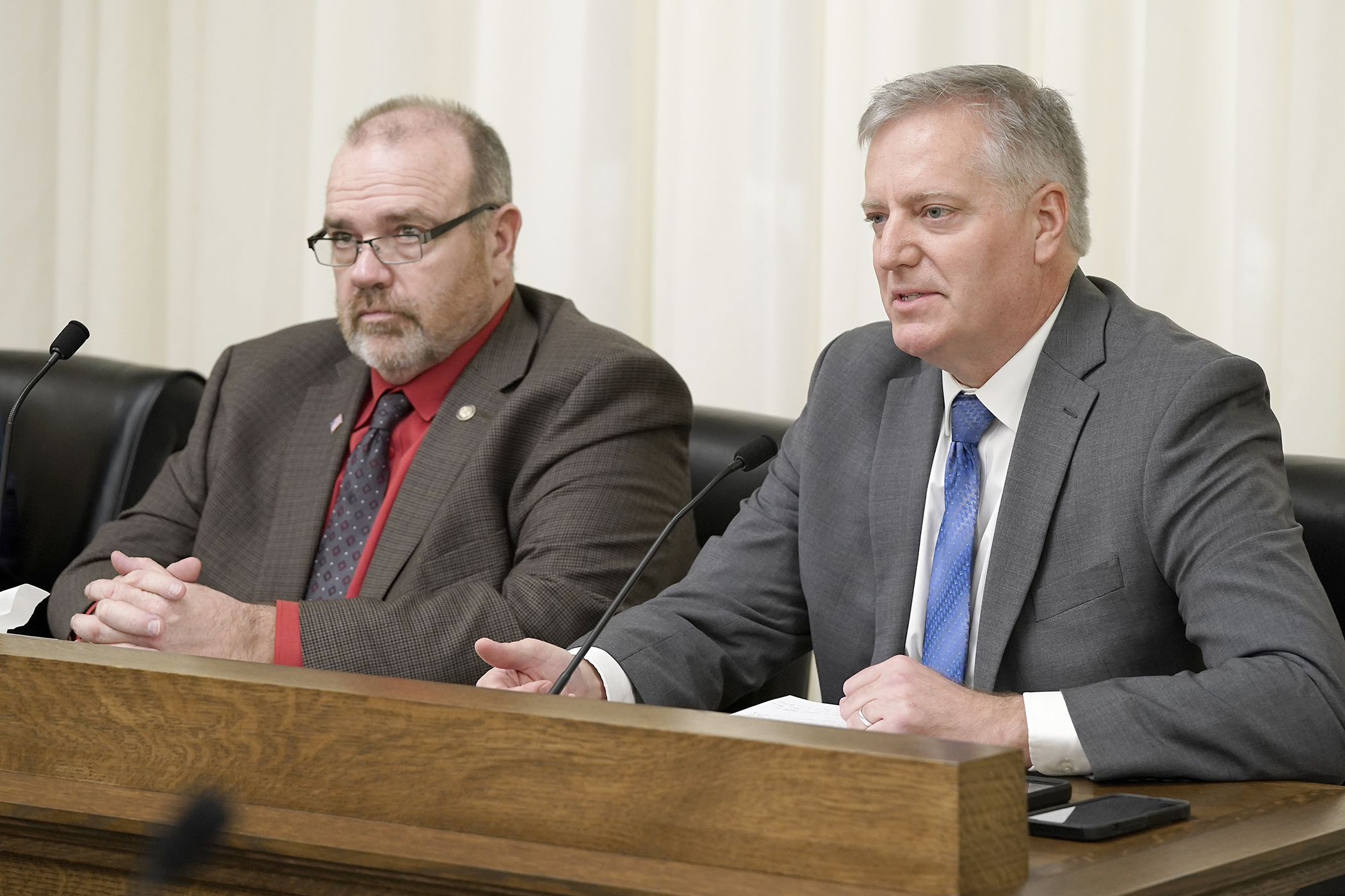 Brian Gosch, the state director of the National Rifle Association, testifies Feb. 26 in support of HF13 before the House Public Safety Finance and Policy Committee. The bill, sponsored by Rep. Matt Bliss, left, would remove the duty to retreat before using force in self-defense or to defend another person. (Photo by Michele Jokinen)